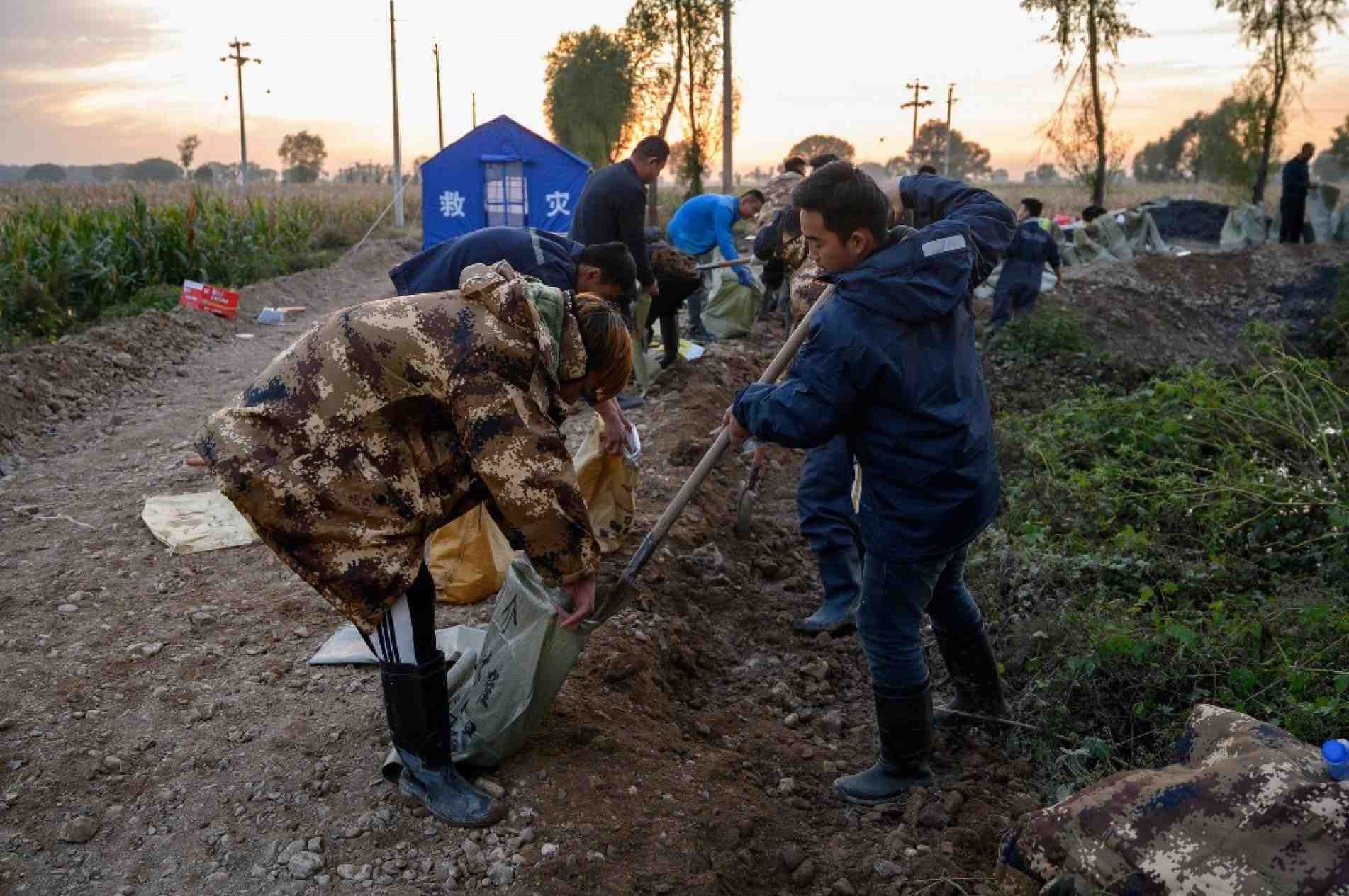 Chuvas na China levam 120 mil a serem retirados de casa na província de Shanxi