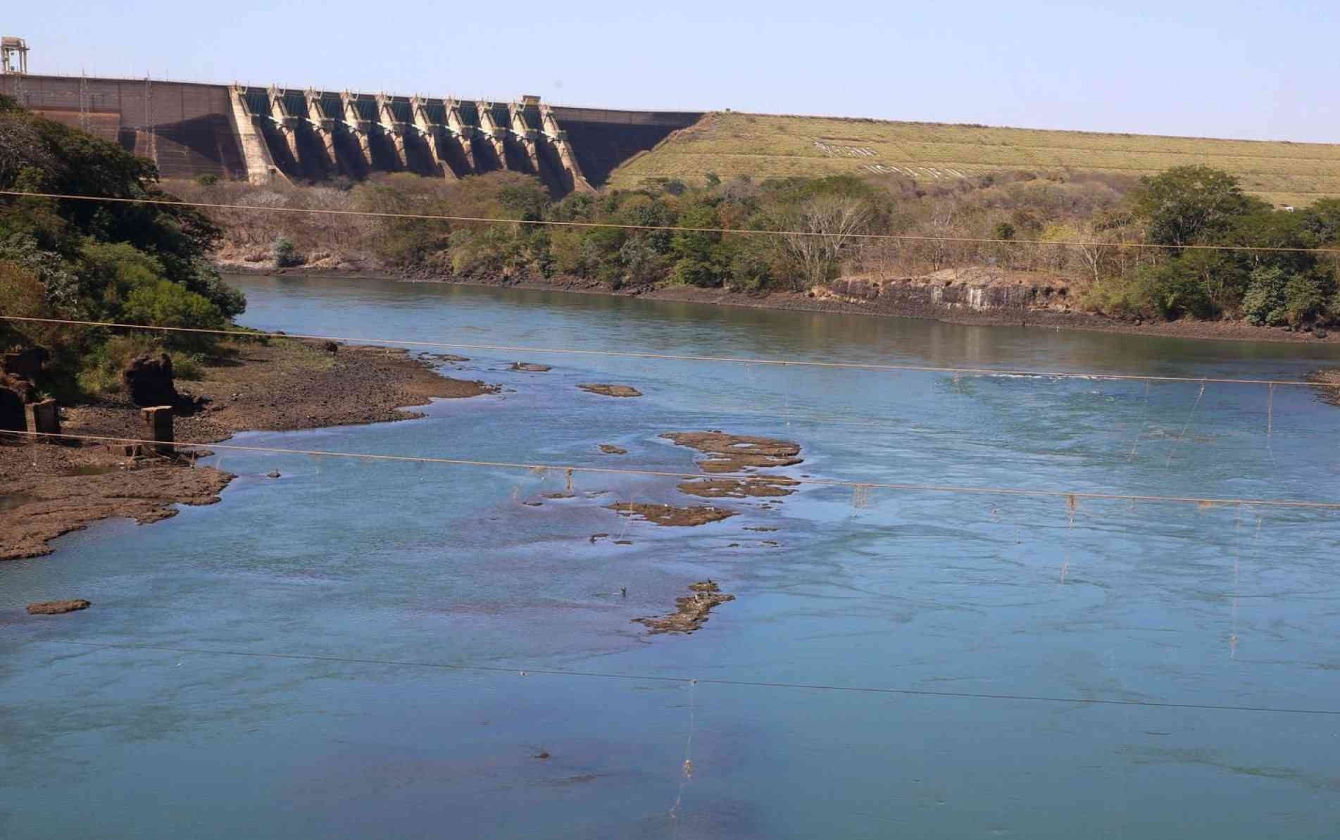 Hidrelétricas têm pouco volume de água nos reservatórios.