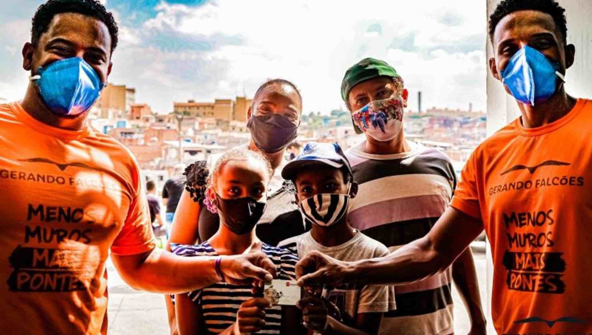 A ação #Covid no Paredão já arrecadou mais de R$ 52 milhões, beneficiando cerca de 800 mil pessoas em mais de mil favelas brasileiras.