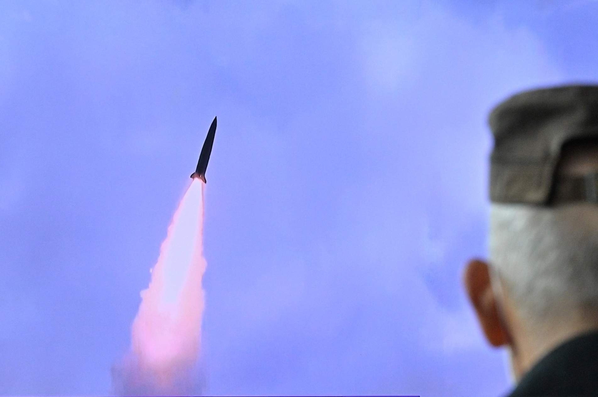Coreia do Norte confirmou que testou um novo míssil balístico a partir de um submarino na terça-feira (19)