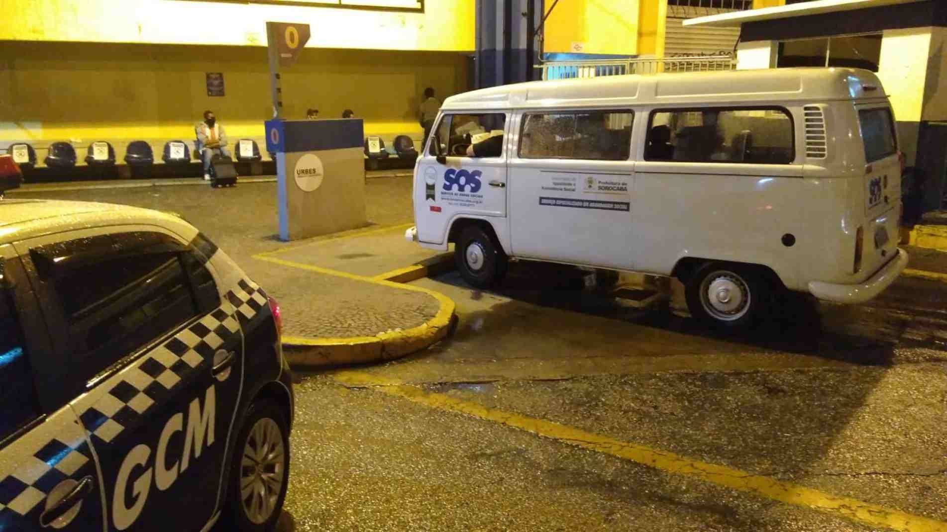 Programa busca reintegrar pessoas em situação de rua à família. 