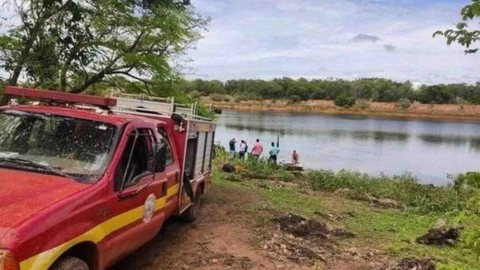 Bombeiros encontraram o corpo a quatro metros da margem do lago