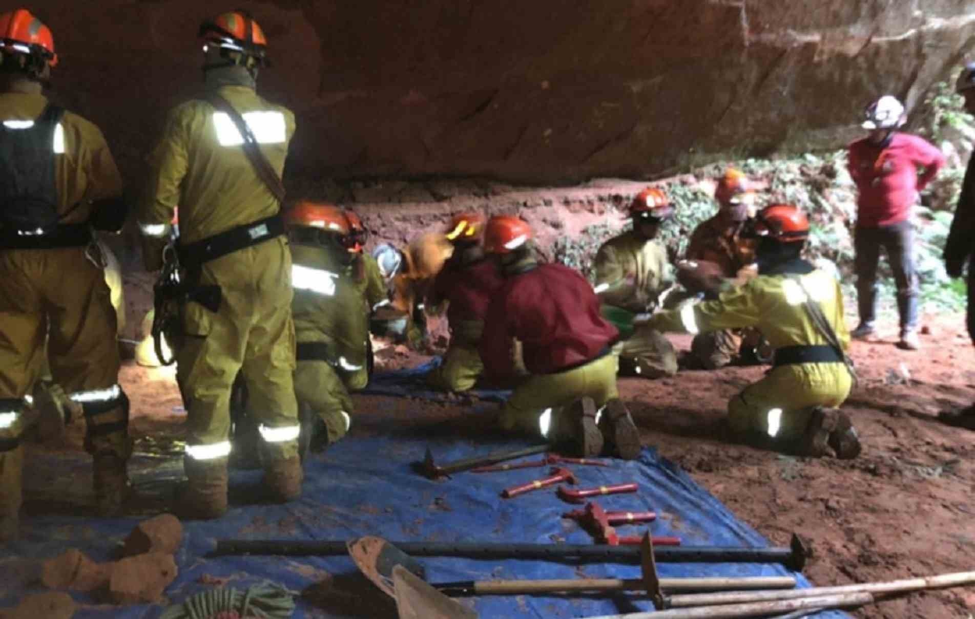 Havia 28 pessoas na caverna; duas estão hospitalizadas
