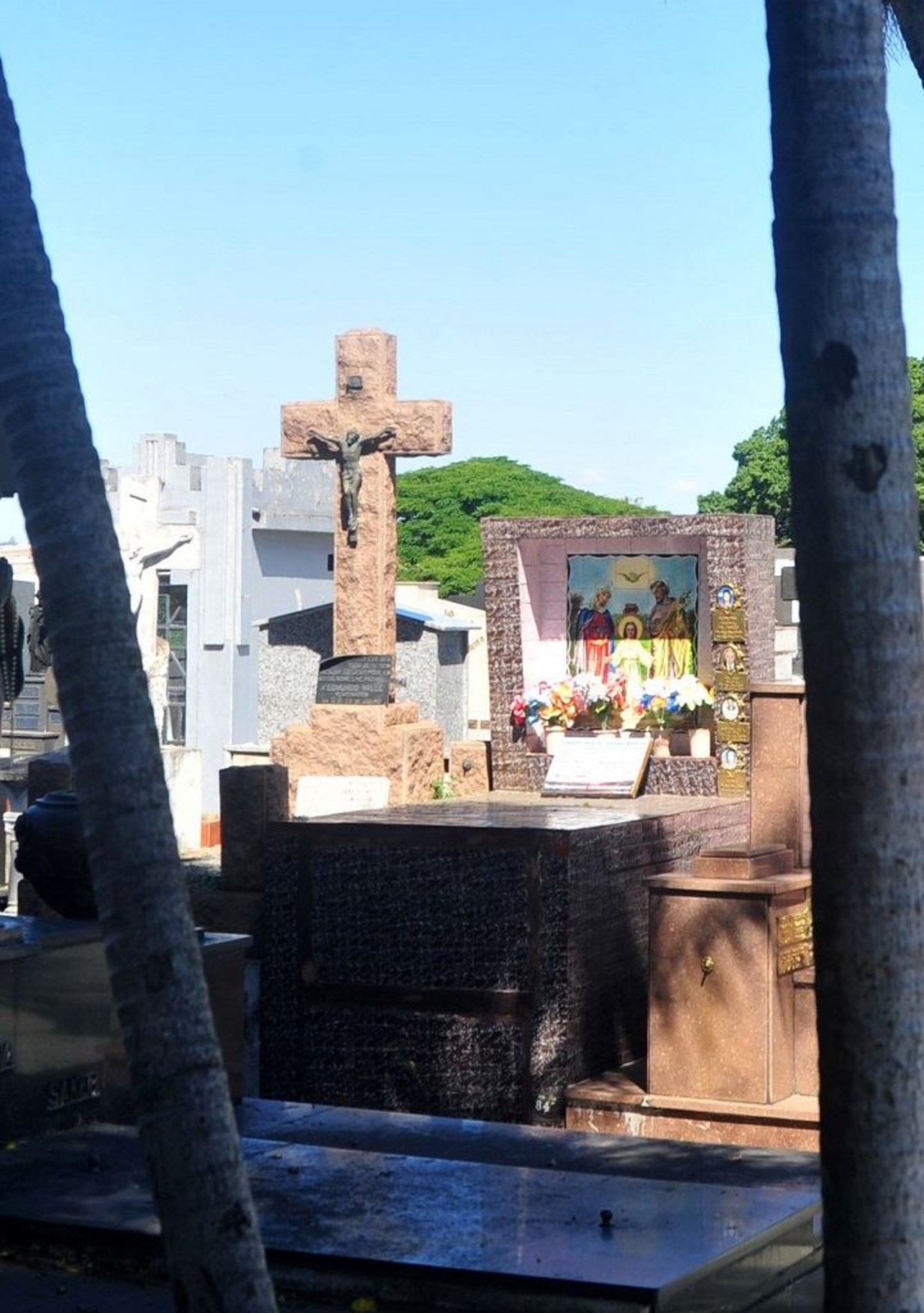 Os quatro cemitérios municipais da cidade foram revitalizados para o Dia de Finados