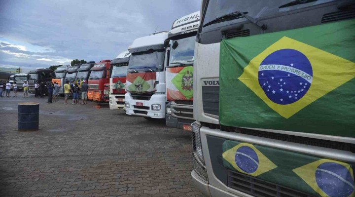 Segundo o presidente Jair Bolsonaro, os caminhoneiros podem fazer uma paralisação por conta da alta nos preços dos combustíveis 