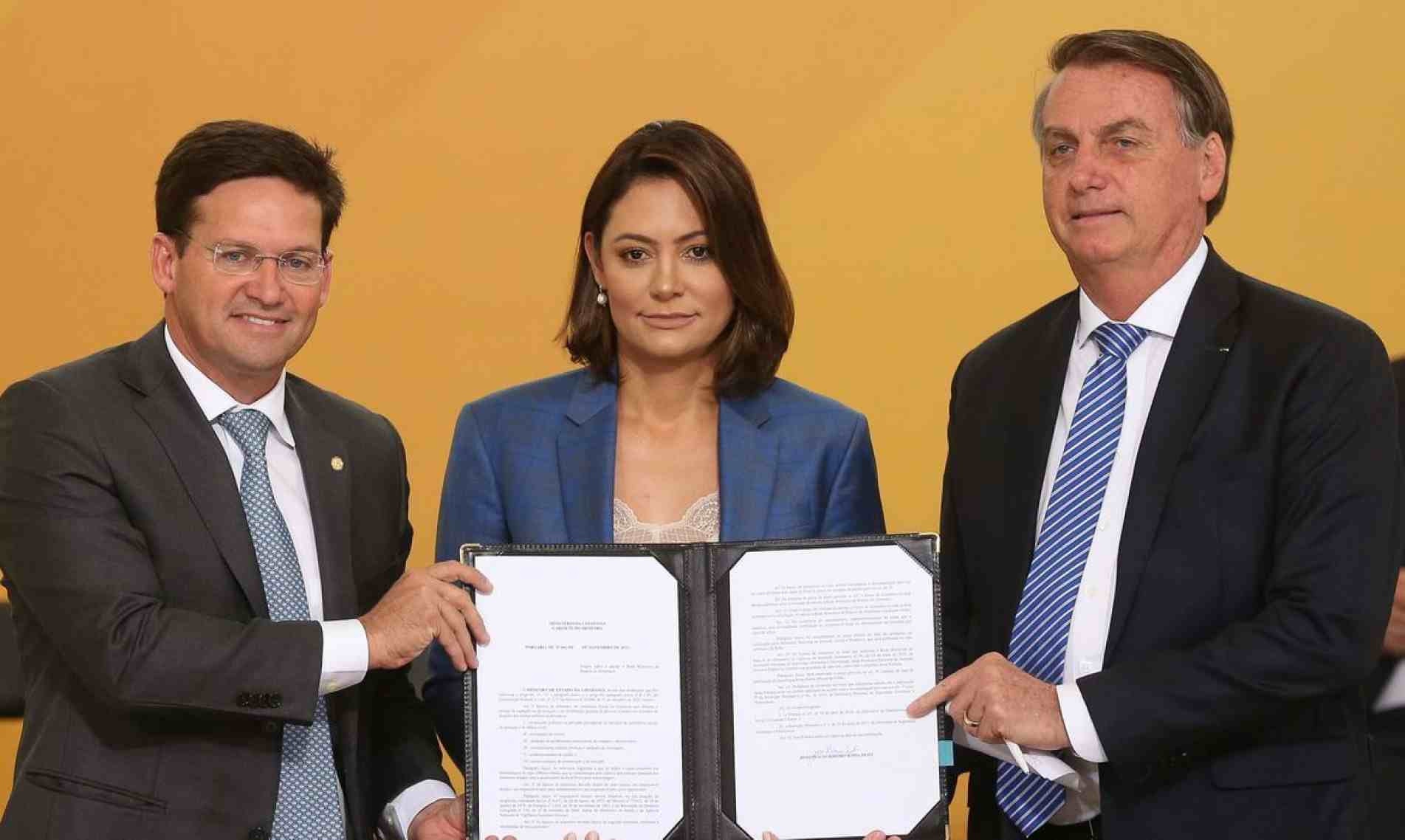 João Roma, a primeira-dama Michele e o presidente Bolsonaro.