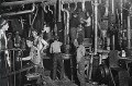 Operários trabalhando usando jeans  - Foto: Reprodução/Pinterest