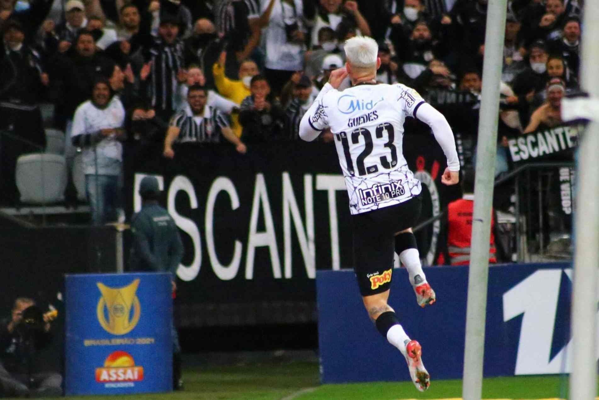 Róger Guedes marcou um dos gols da vitória do Corinthians.