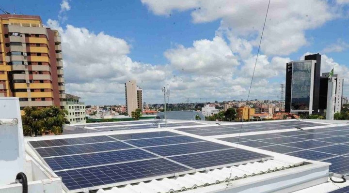 O programará Caixa Energia Renovável financiará a compra de painéis solares para residências com juros de 1,17% ao mês