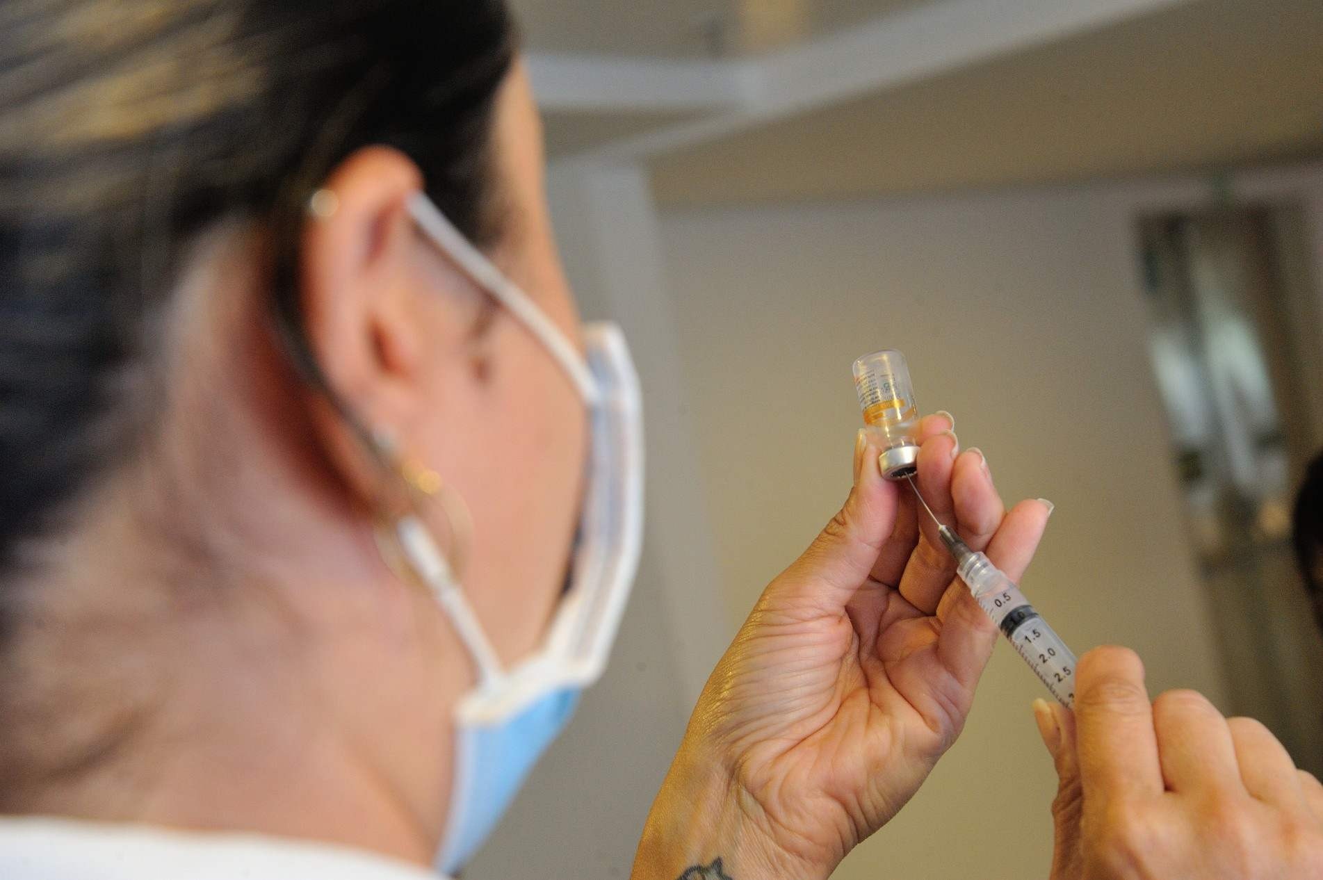 Amanhã tem 3ª dose de Coronavac para idosos que tomaram a 2ª até 18 de maio.