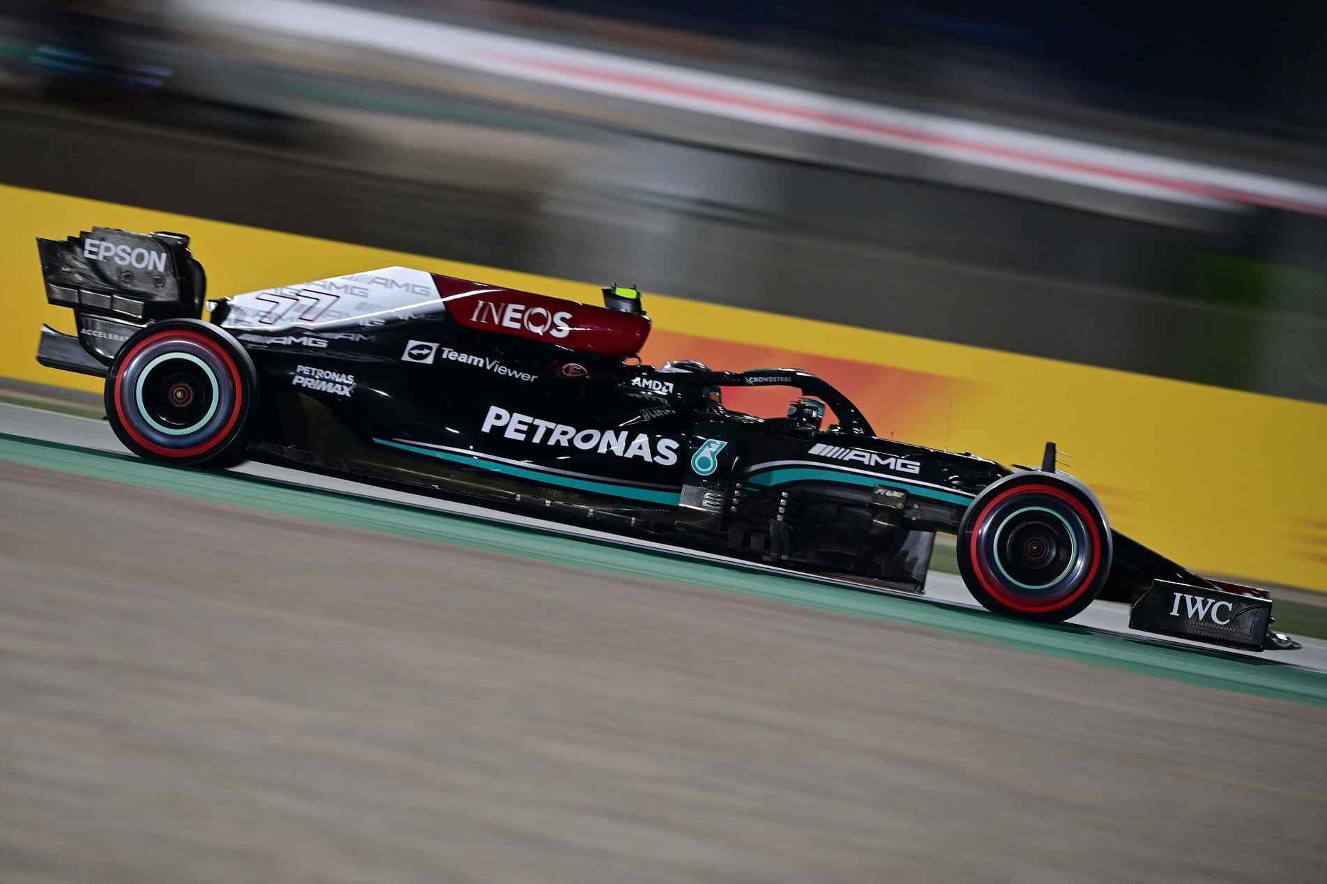 Mercedes deu o troco na Red Bull na segunda sessão.