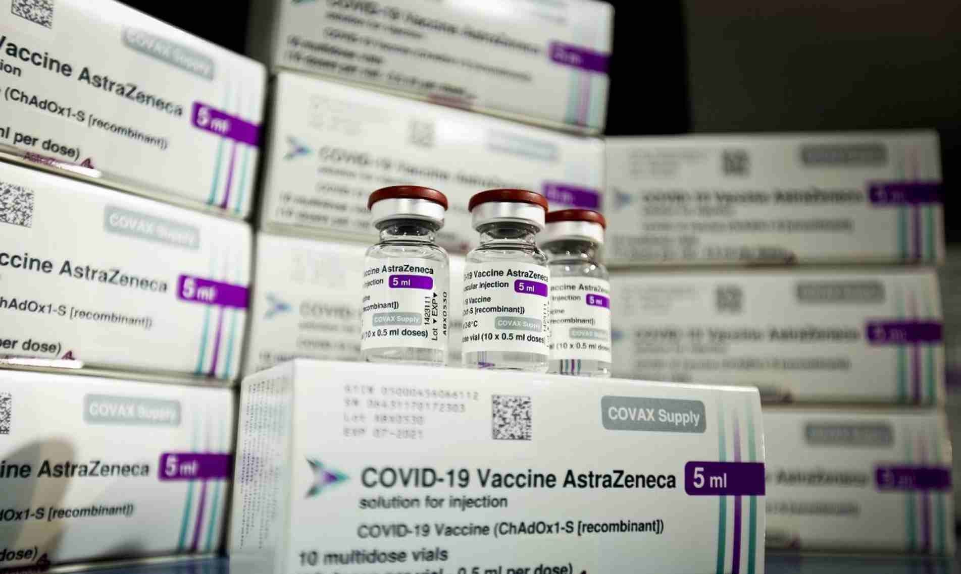 Vacina AstraZeneca Covax Suply (06.05.2021). Foto: Breno Esaki/Agência Saúde DF