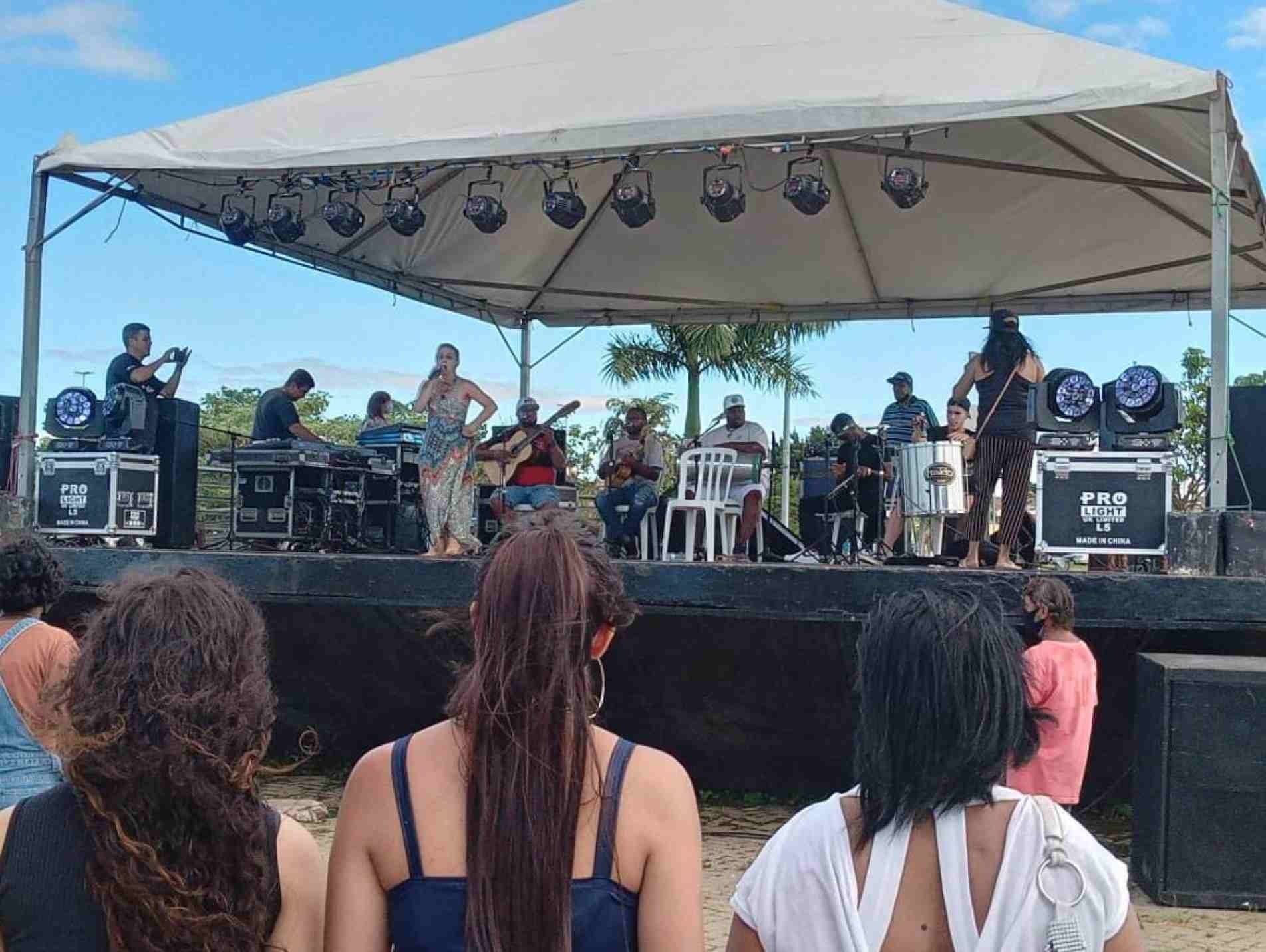 Apresentações musicais agitaram o Parque das Águas no último sábado (20).