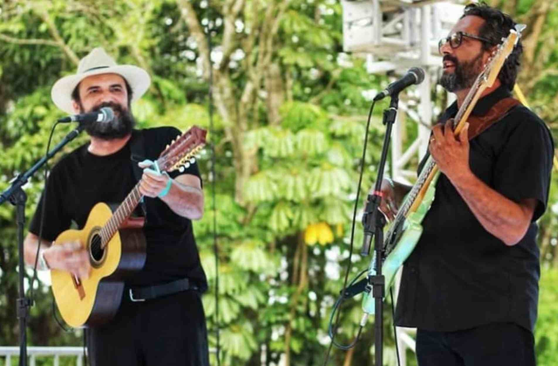 Os músicos Pedro Massa e Fábio Tomazela interpretaram alguns dos clássicos.
