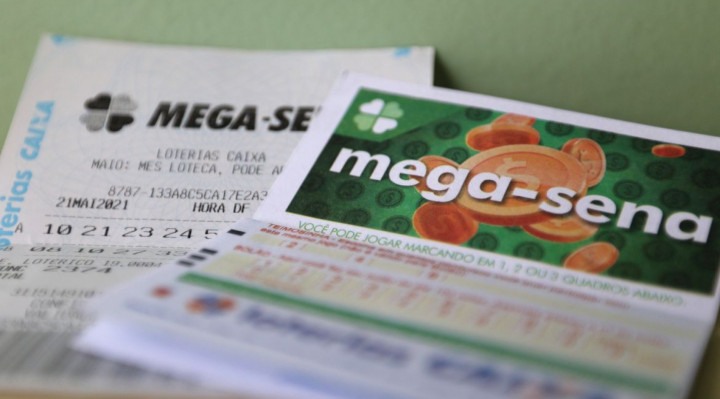 A aposta simples da Mega-Sena, com seis dezenas, custa R$ 4,50