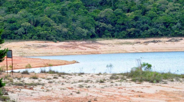A represa de Itupararanga opera praticamente no volume morte