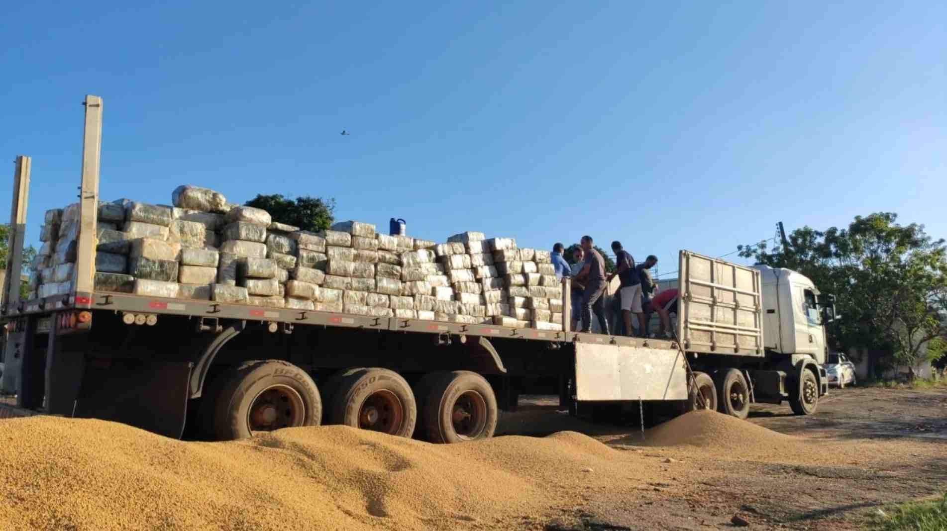 Polícia Militar Rodoviária apreende 7,4 toneladas de maconha em Rancharia