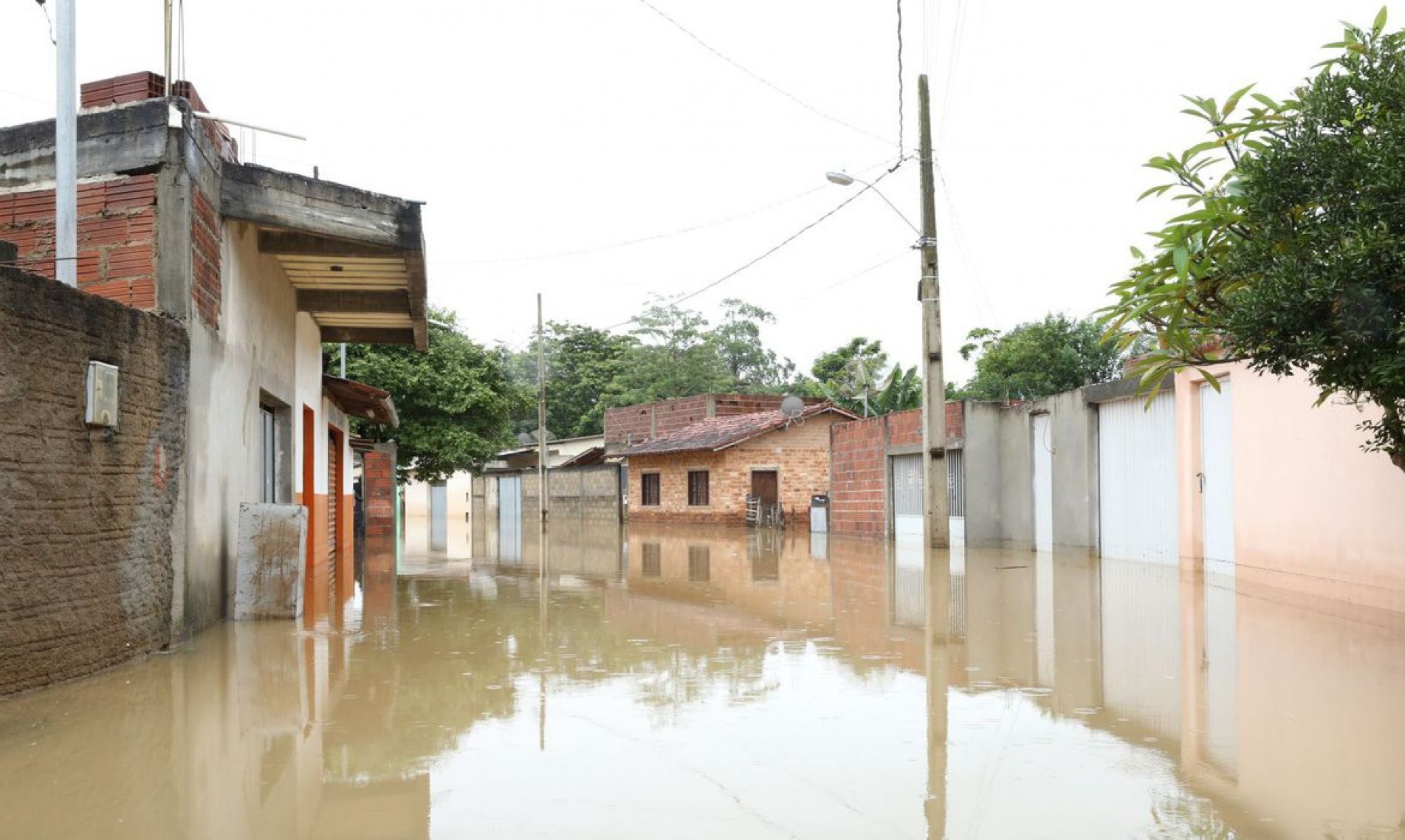 Governador garante assistência a cidades afetadas pelas chuvas nos vales do Mucuri e Jequitinhonha