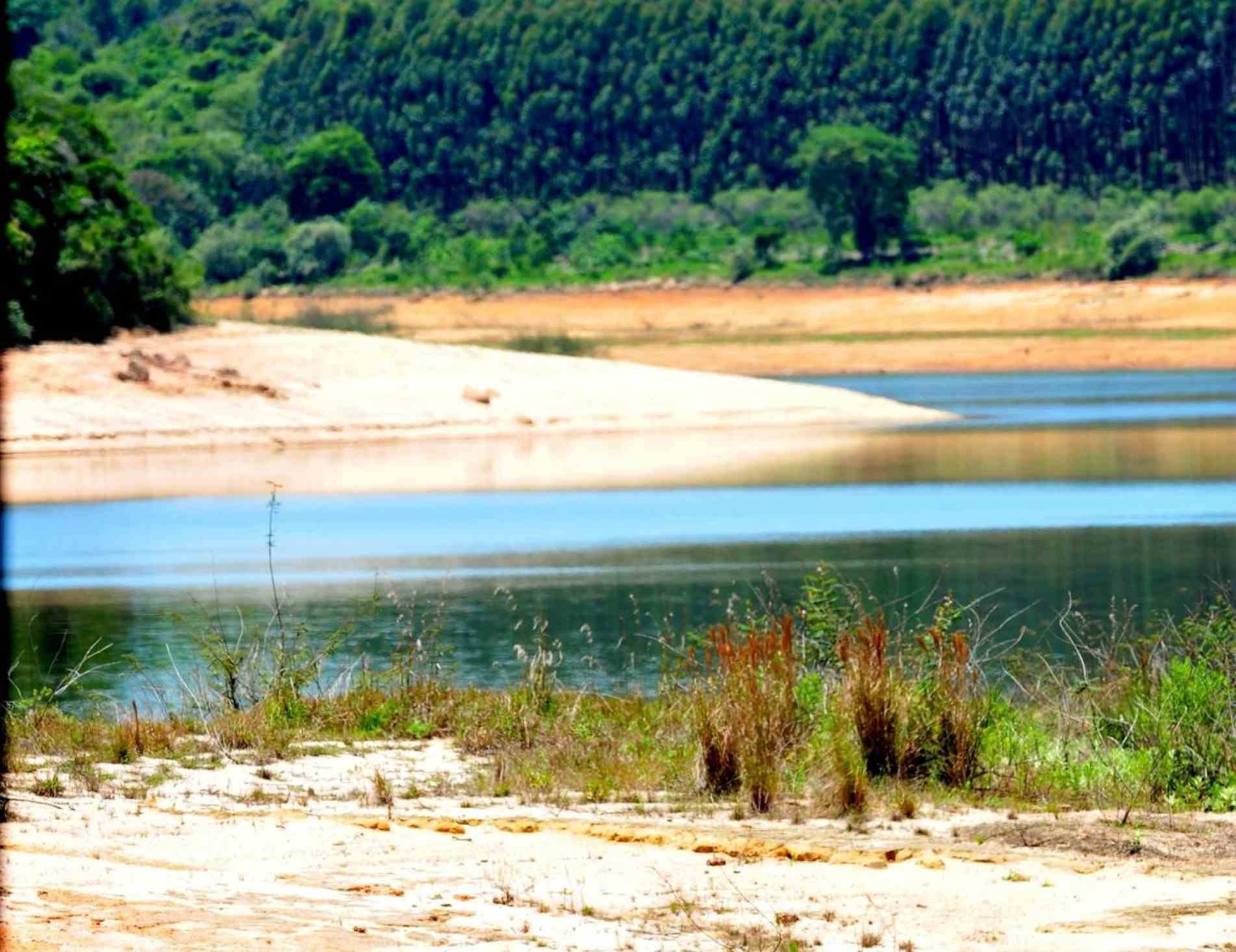 Diminuição da vazão tem caráter emergencial e excepcional com o objetivo de preservar a represa.
