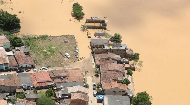 Cidades baianas atingidas pelas chuvas recebem hoje novos recursos