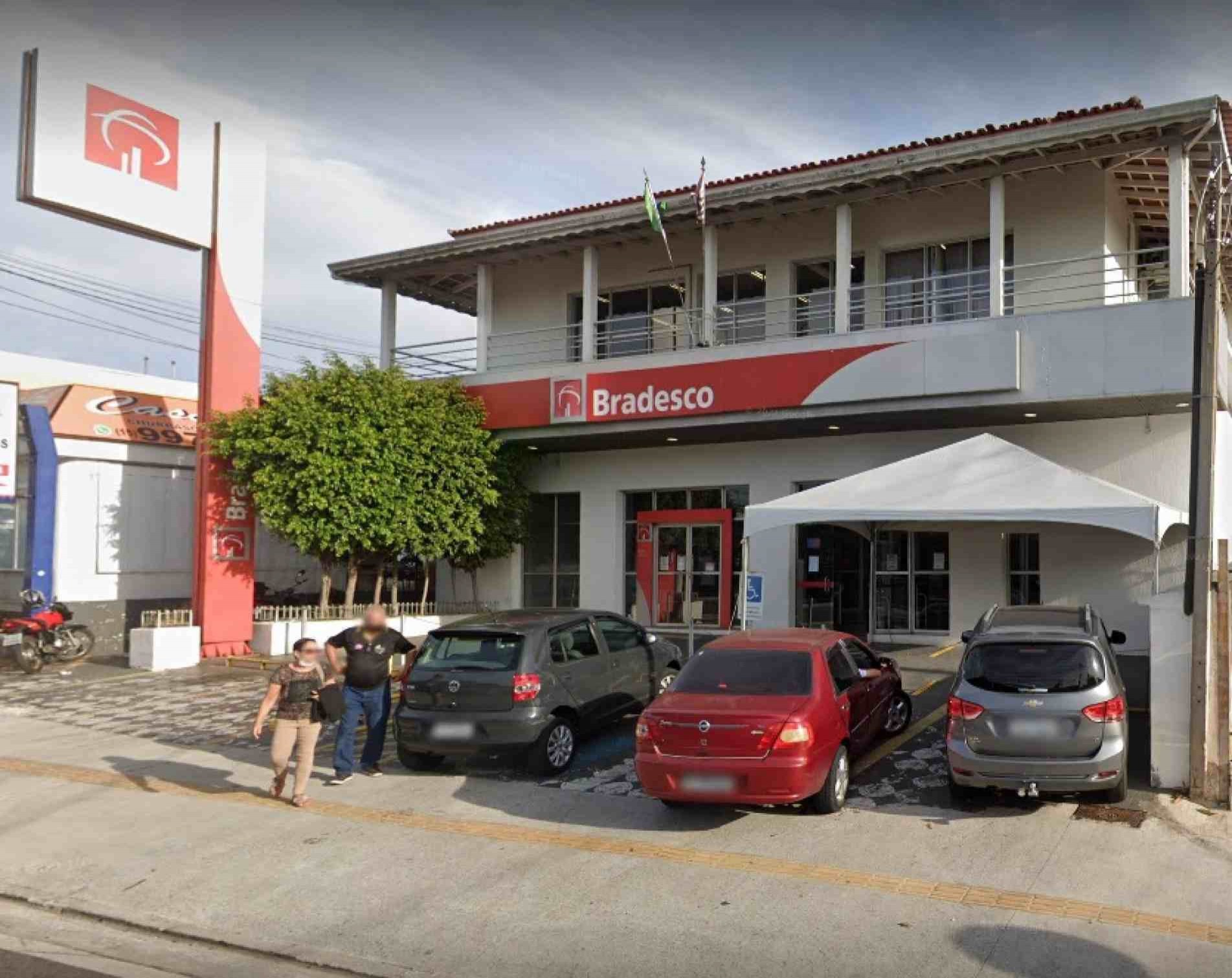 Homem é baleado em frente agência bancária na avenida Ipanema
