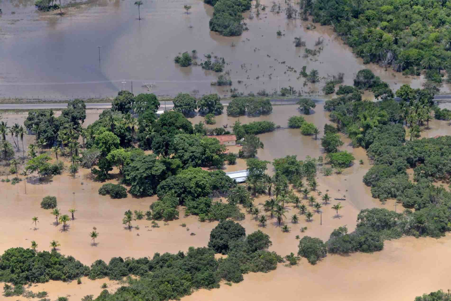 As enchentes atingem também diversas cidades do sul da Bahia.
