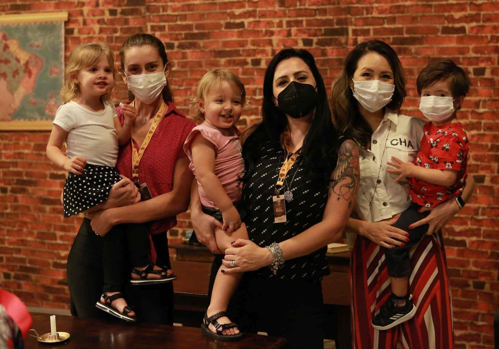 Julia e Christiane Pires; Bia e Claudia Ferreira, Tais Otsubo e Otto.