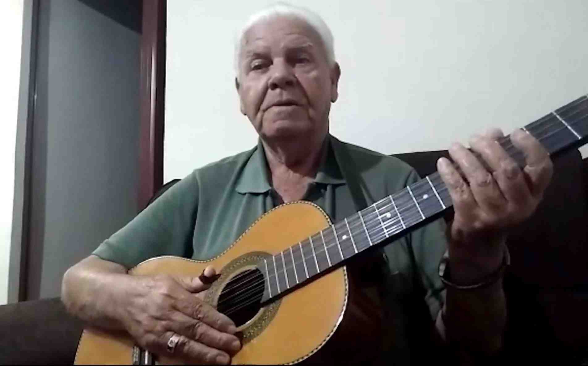 Carlos Caetano, músico há mais de 60 anos, venceu o festival pela segunda vez consecutiva.