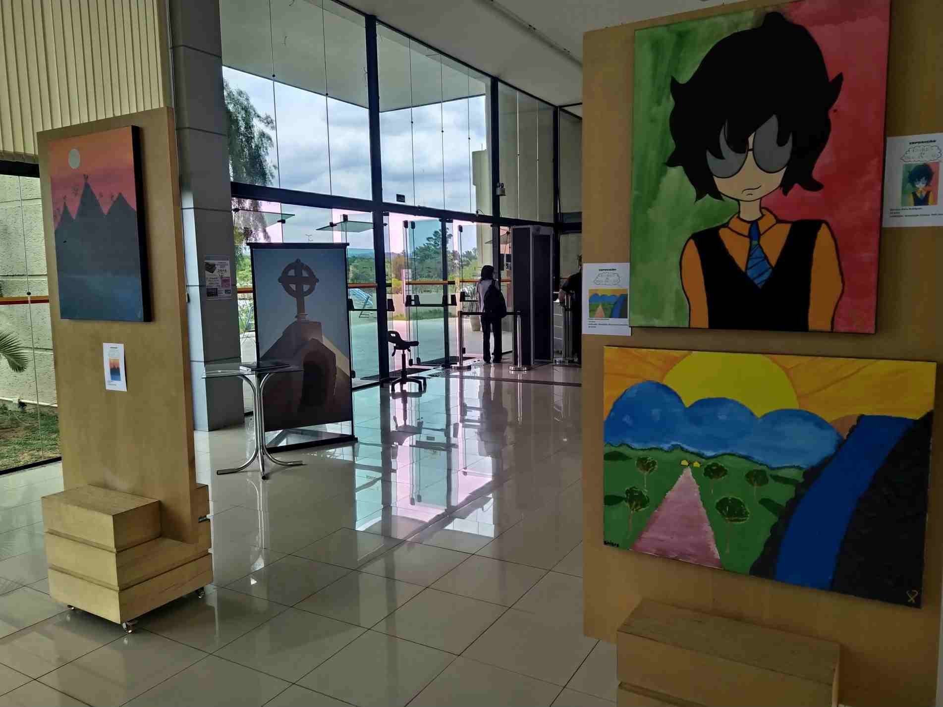 Pintura desenvolve a criatividade e a imaginação dos participantes.