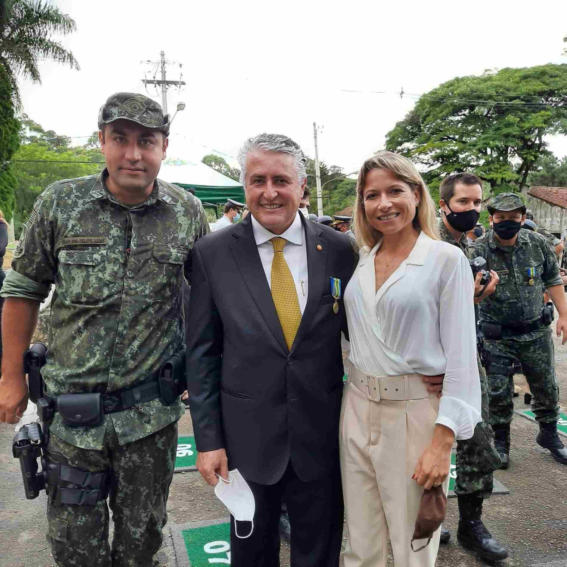 Capitão da Polícia Ambiental Felipe Leme, promotor Antonio Farto Neto e sua esposa, Fabiana Farto.