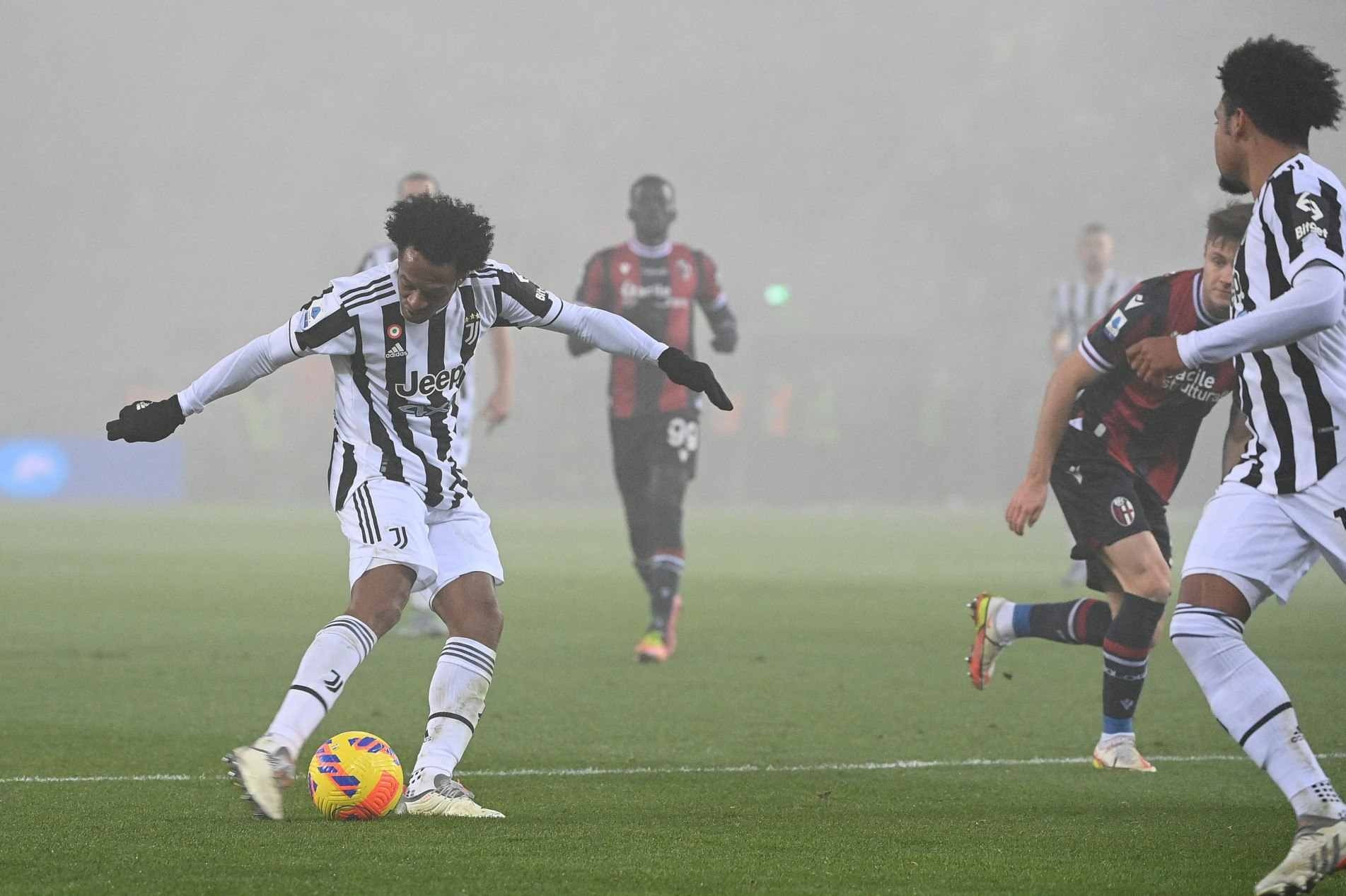 Juventus venceu o Bologna por 2 a 0.