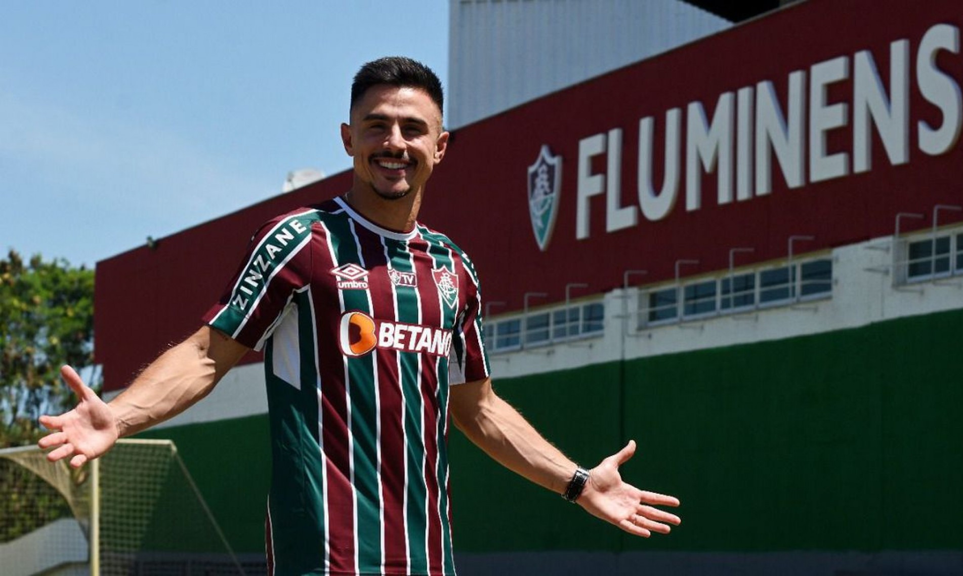 Fluminense anuncia acerto com o atacante Willian Bigode