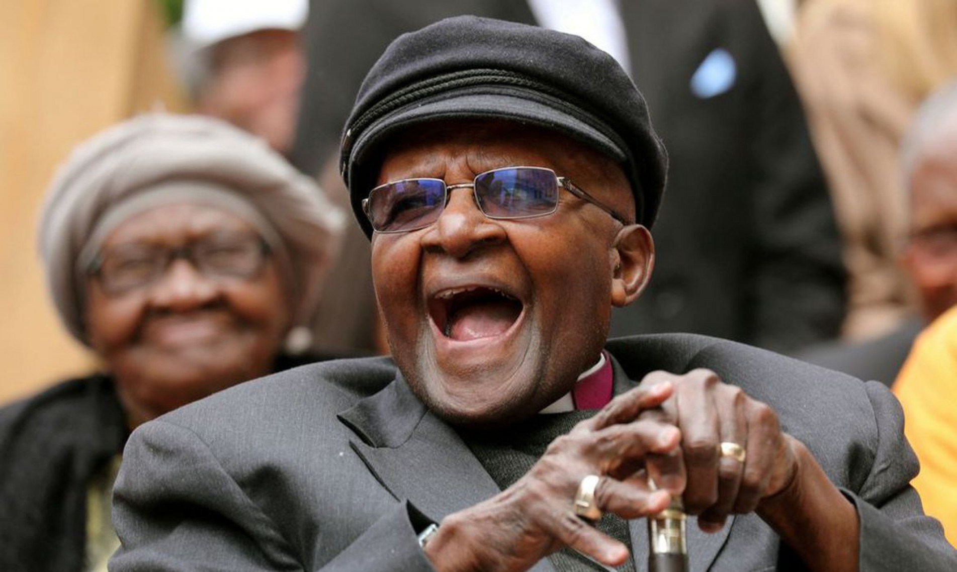 Nobel da Paz, ativista anti-aparheid Desmond Tutu morre aos 90 anos.