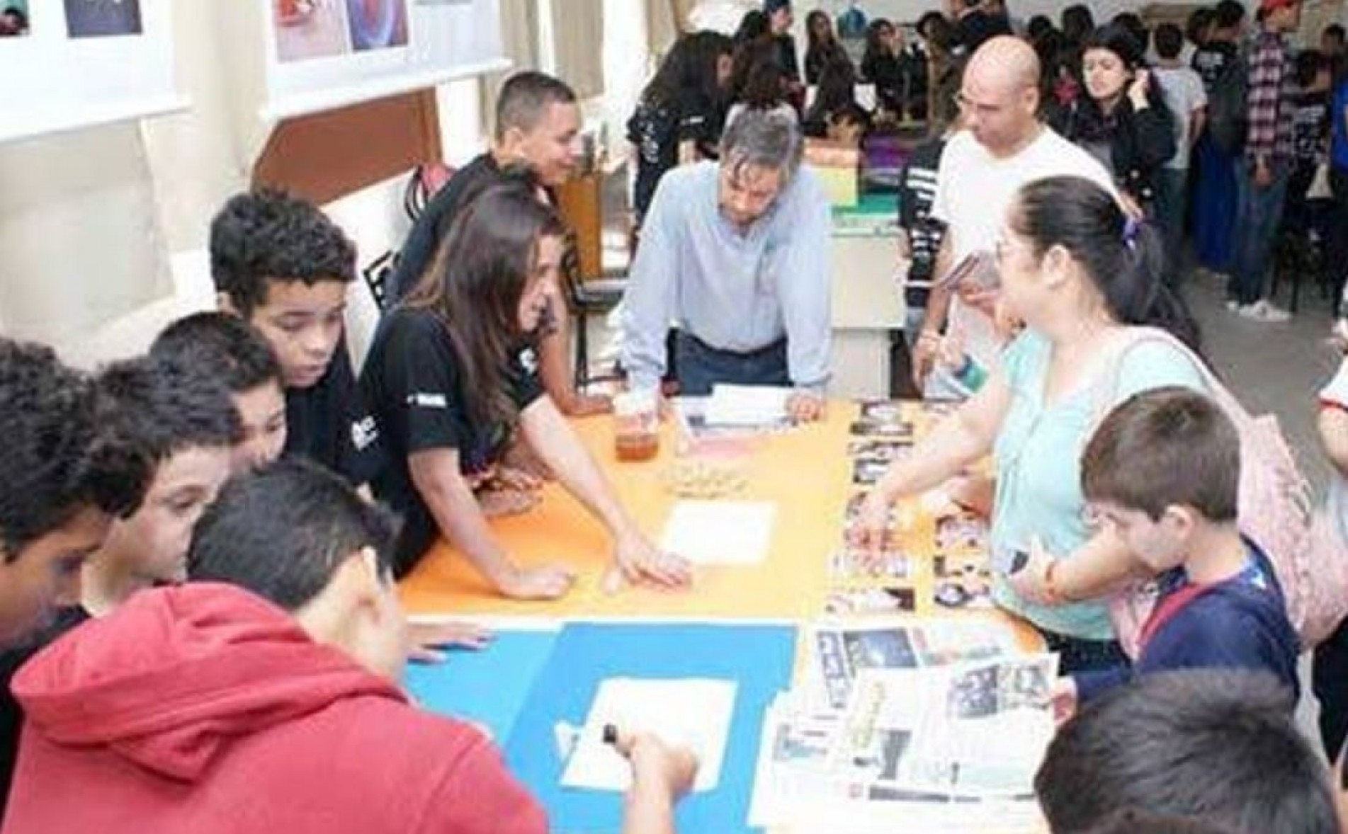 Iniciativa dá oportunidade a crianças de baixa renda chegarem à universidade.