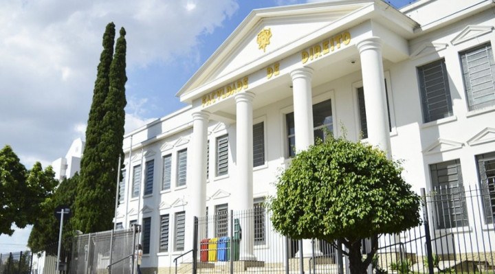 Fachada da Faculdade de Direito de Sorocaba (FADI)
