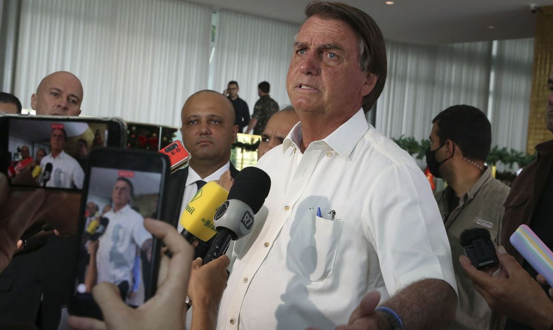  O governador de Goi..s, Ronaldo Caiado e o presidente da Rep..blica, Jair Bolsonaro falam .. imprensa no Pal..cio da Alvorada
    