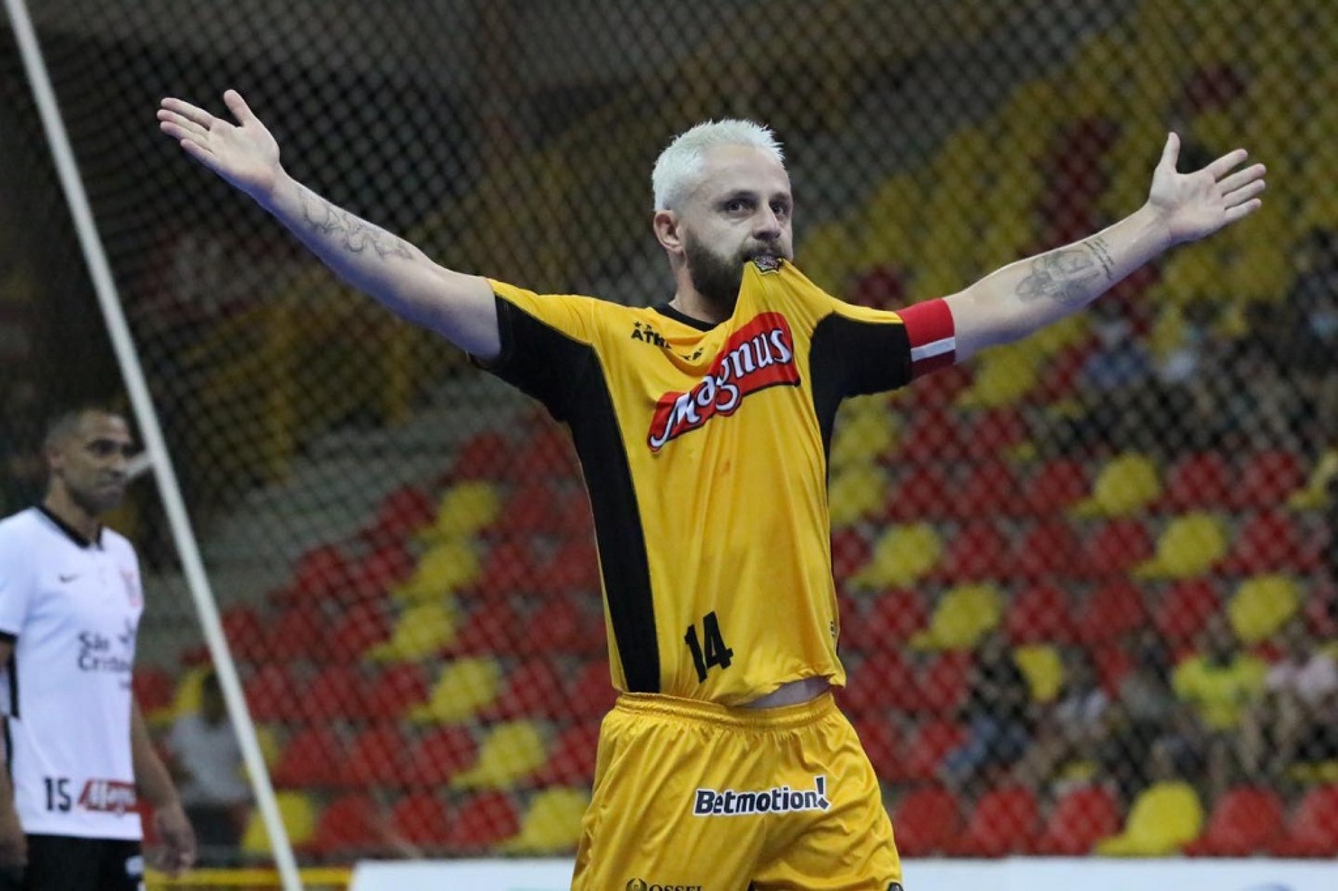 Portugueses Erick e Pany Varela candidatos a melhor jogador de futsal do  mundo