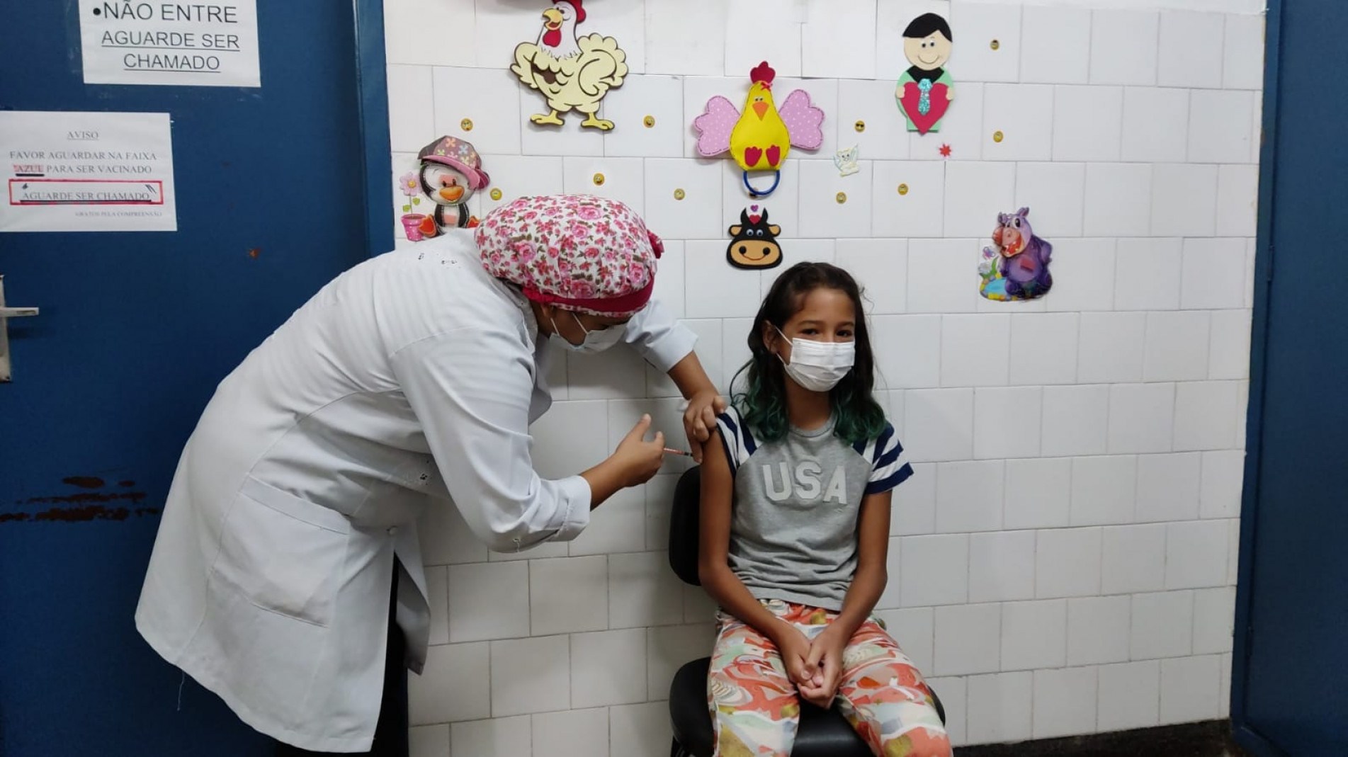 Manuela Zuccari Ilha, de 10 anos, foi a primeira vacinada da região de Sorocaba