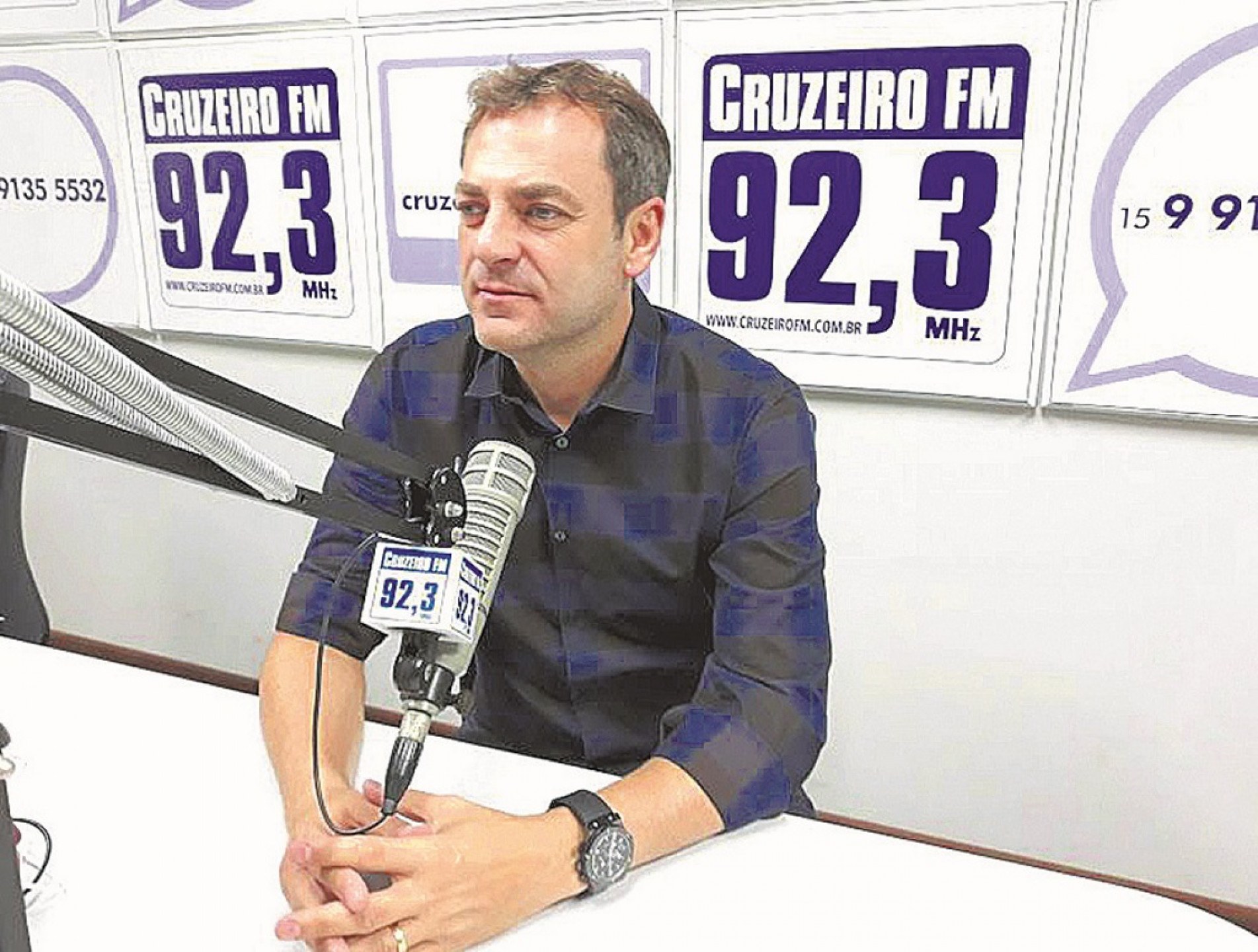 Ex-diretor negou relação da saída com o caso marido de aluguel e com o racionamento em andamento

