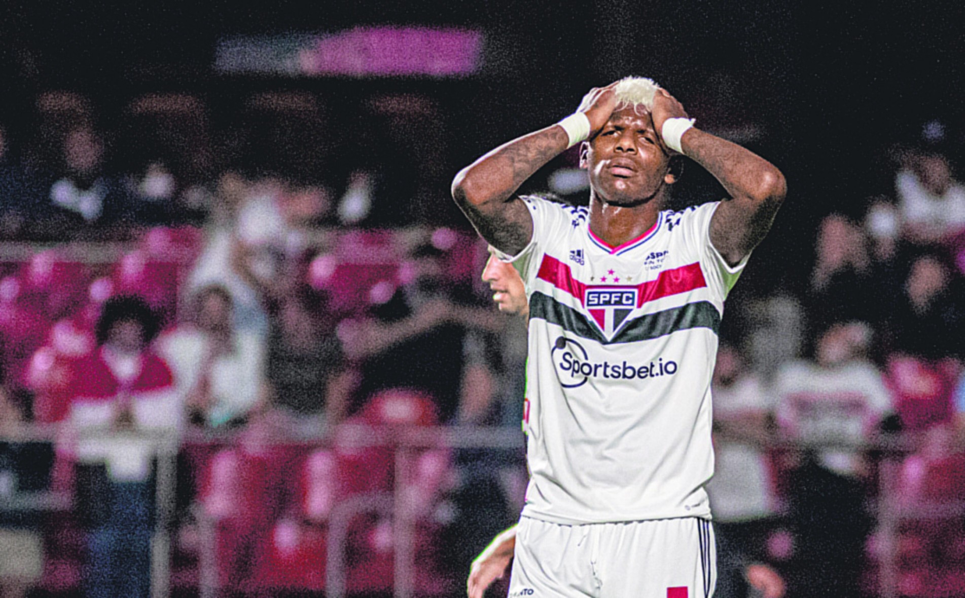 Arboleda se lamenta após chance perdida: otimismo da torcida deu lugar à dura realidade