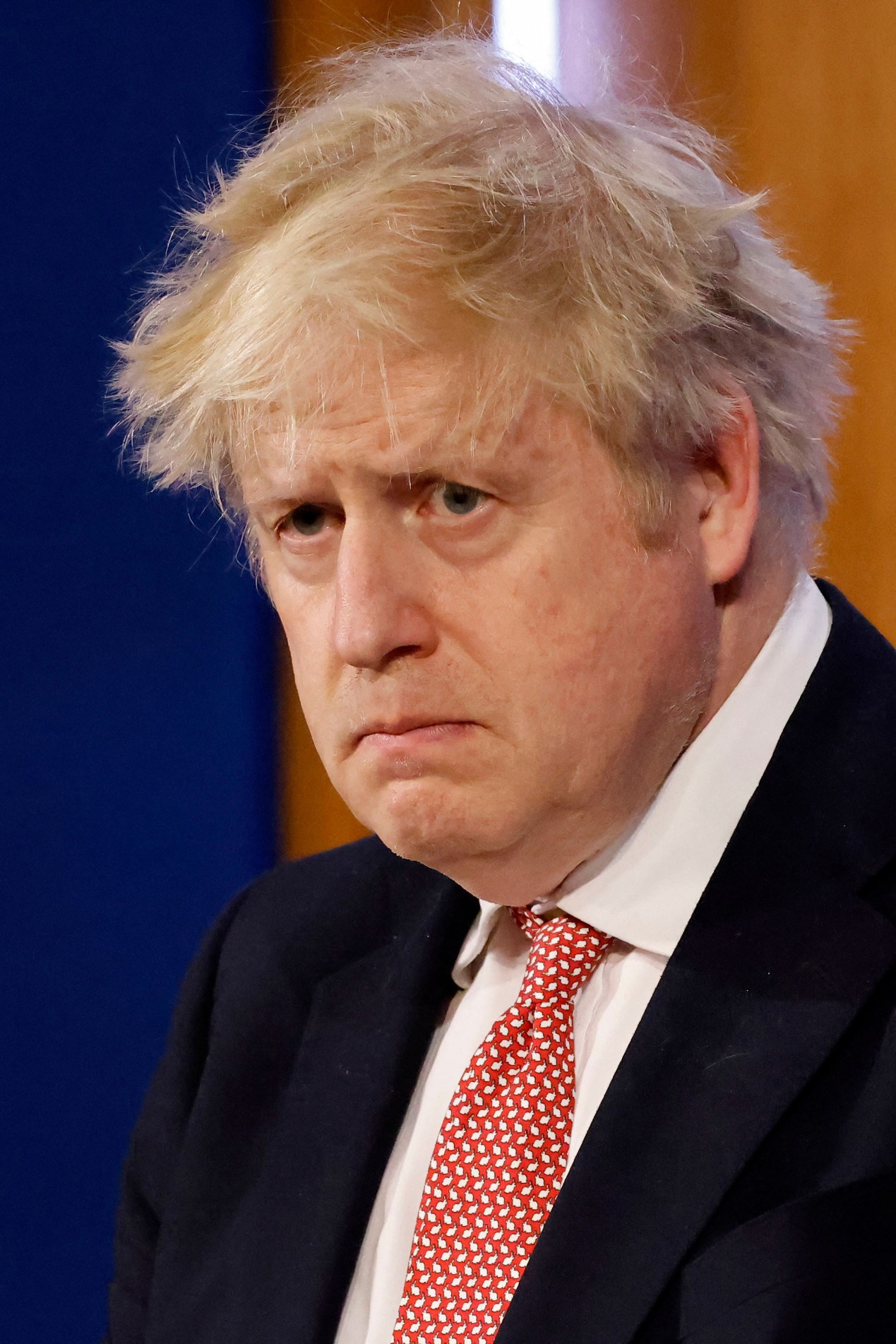 Boris Johnson enfrenta críticas pela medida.