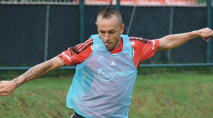 Rafinha &eacute; d&uacute;vida do S&atilde;o Paulo ao menos para o duelo desta quarta-feira (30)