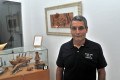 Edson Fernandes expõe cerca de 40 esculturas feitas em madeira. - FÁBIO ROGÉRIO (22/2/2022)