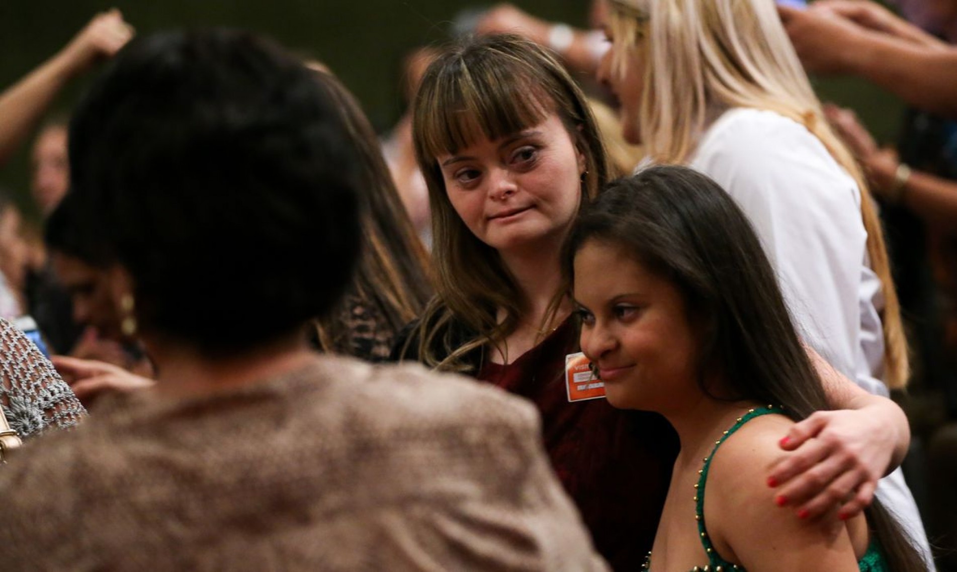  Bras..lia - Crian..as e adultos com s..ndrome de Down participam de evento no Senado. (Marcelo Camargo/Ag..ncia Brasil)
    