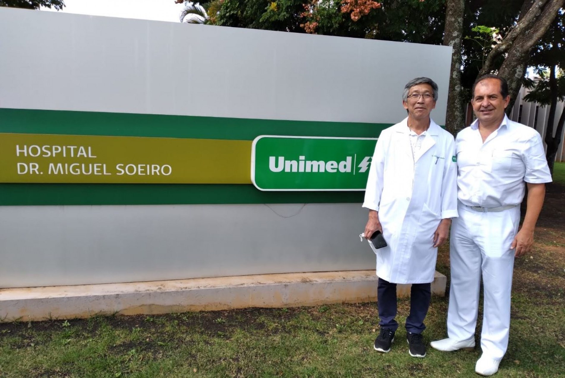 Os médicos Hélio Kiyoshi Hasimoto e Semaan Camis Neto.