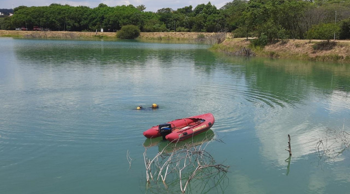 O lago possui um volume de cerca de 60 mil metros cúbicos e profundidade de 26 metros