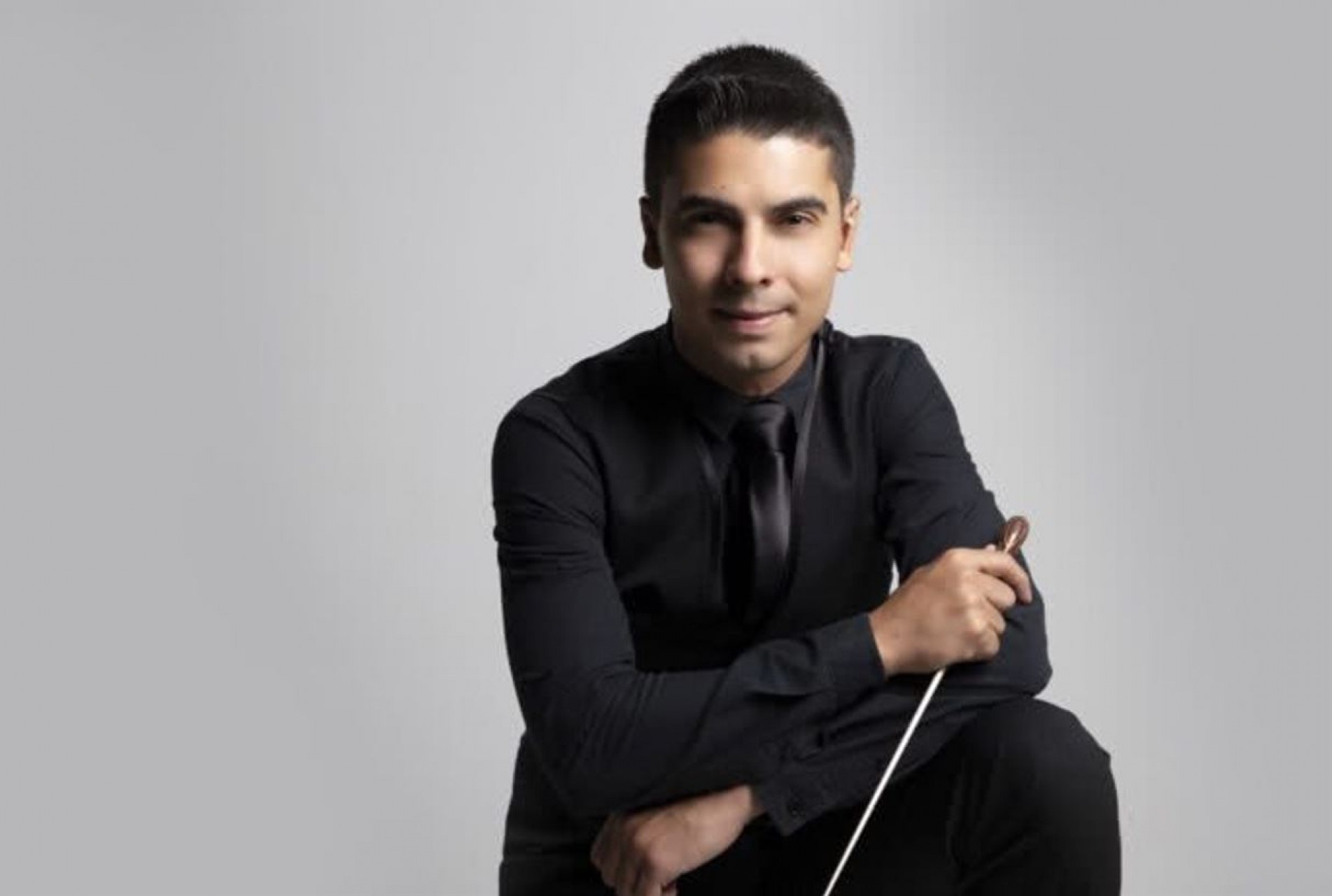 Eduardo Pereira estuda música desde os 7 anos e assumiu a orquestra em janeiro.