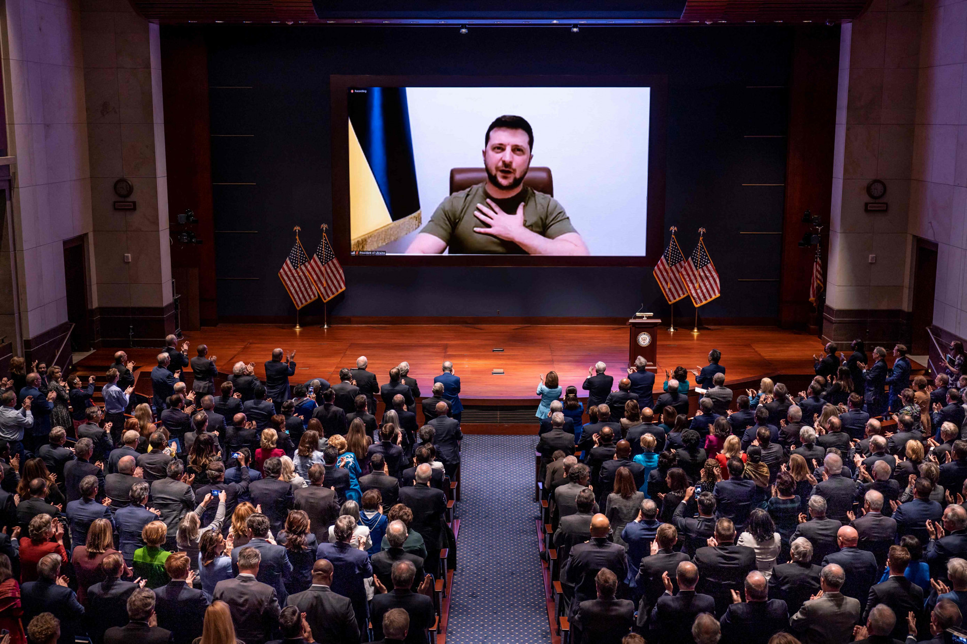 Zelensky falou em videoconferência no Congresso dos EUA.