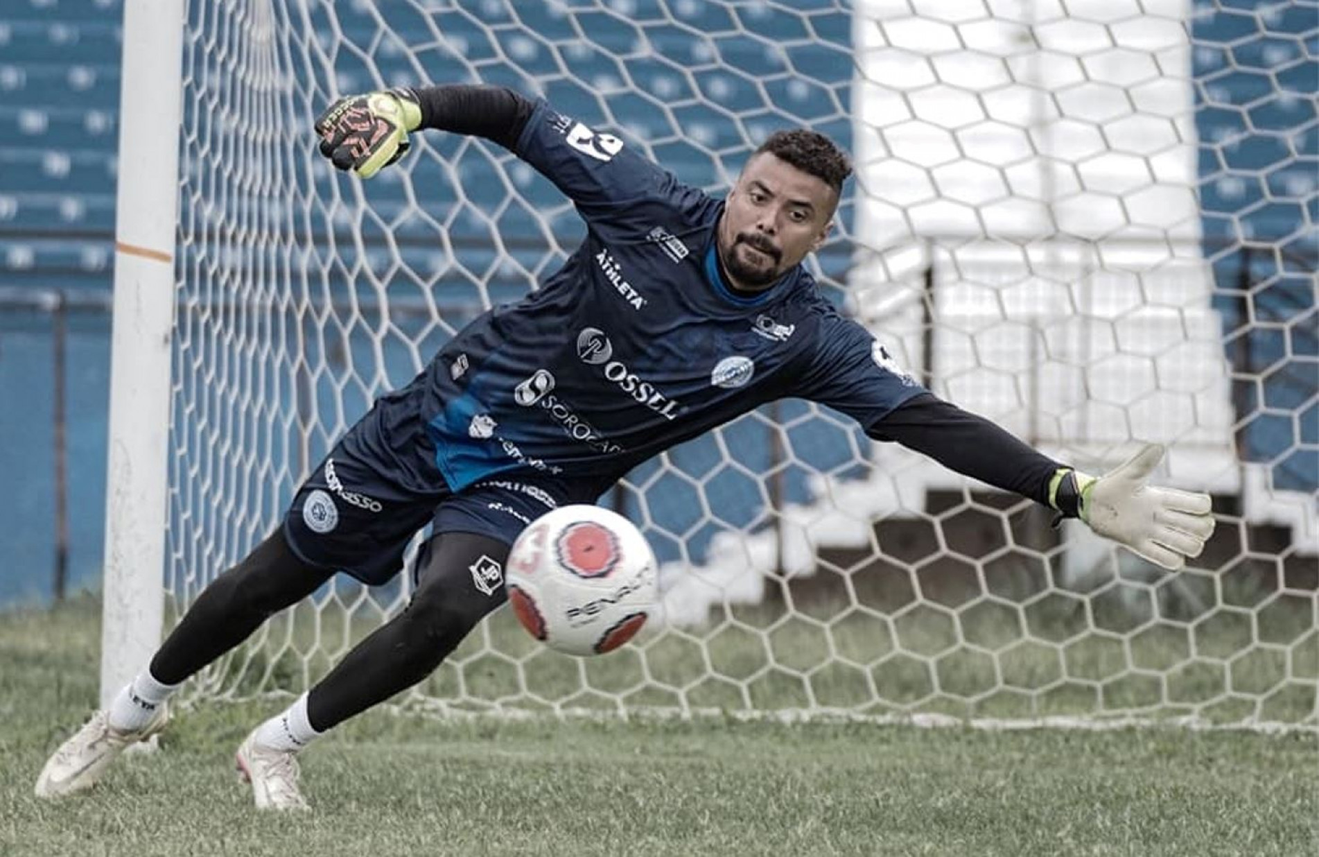 Zé Carlos vai desfalcar o time contra o Velo Clube.