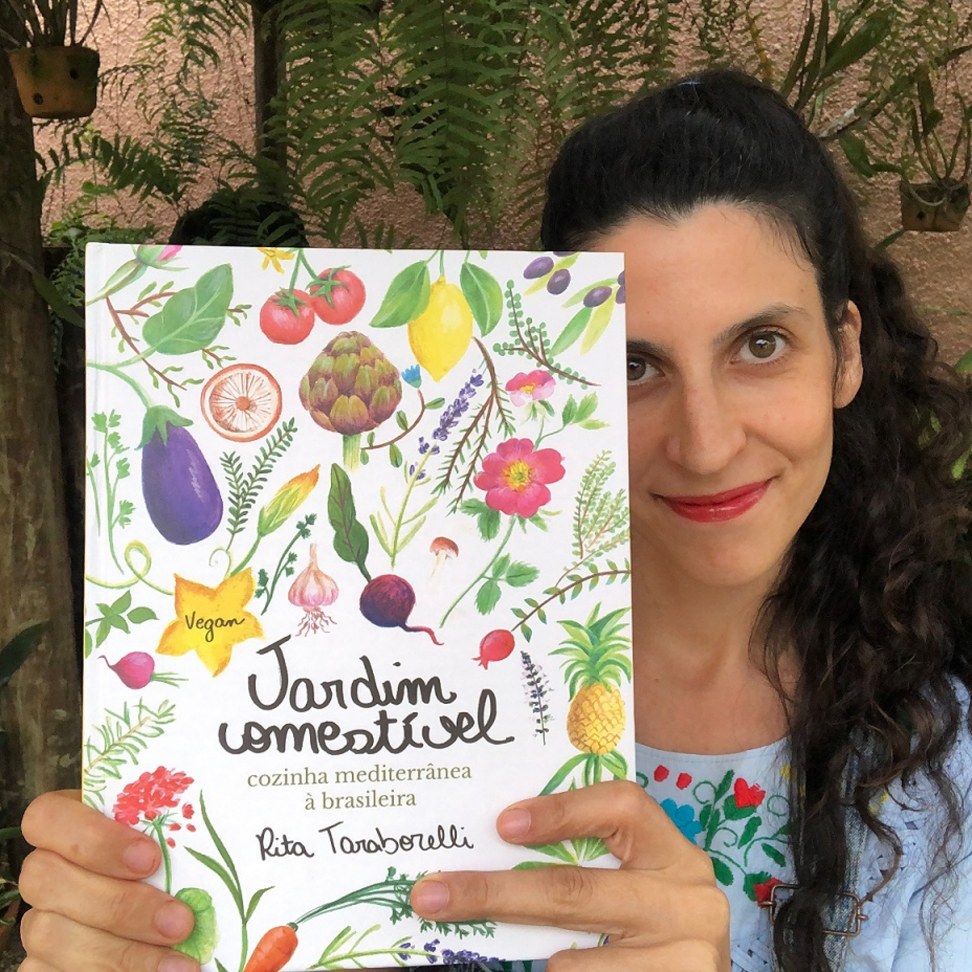 Rita Taraborelli é autora do livro que está em sua segunda edição.